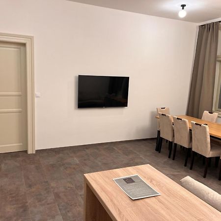 Pearl Bee Deluxe Suites Plzen Bagian luar foto