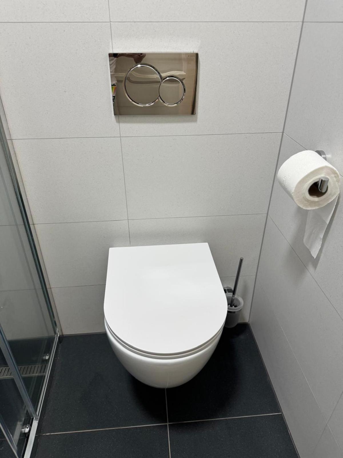 Pearl Bee Deluxe Suites Plzen Bagian luar foto