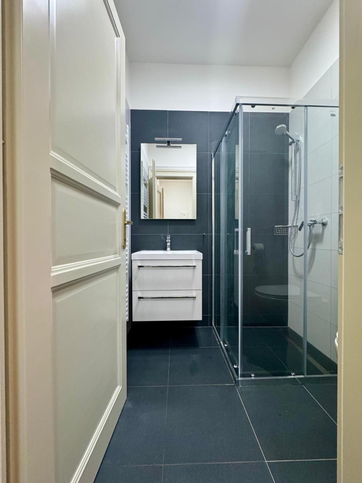 Pearl Bee Deluxe Suites Plzen Bagian luar foto