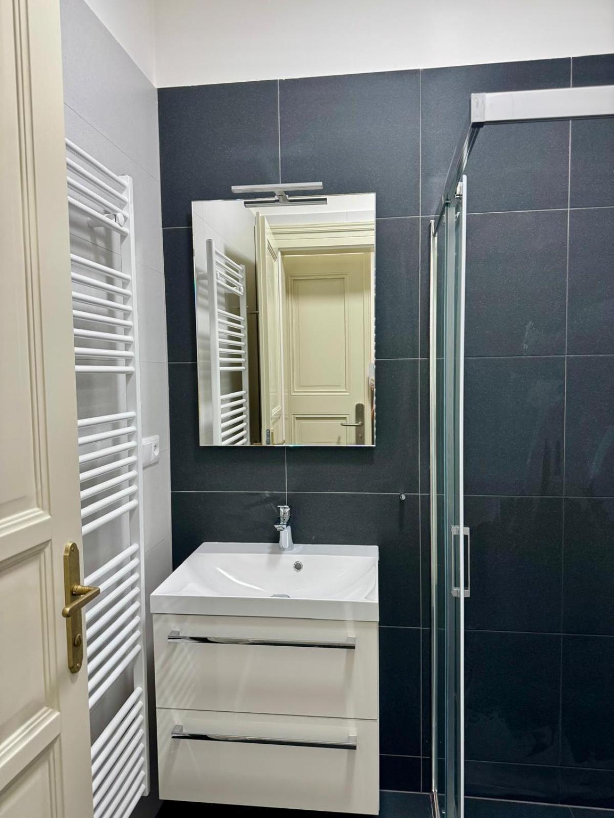 Pearl Bee Deluxe Suites Plzen Bagian luar foto
