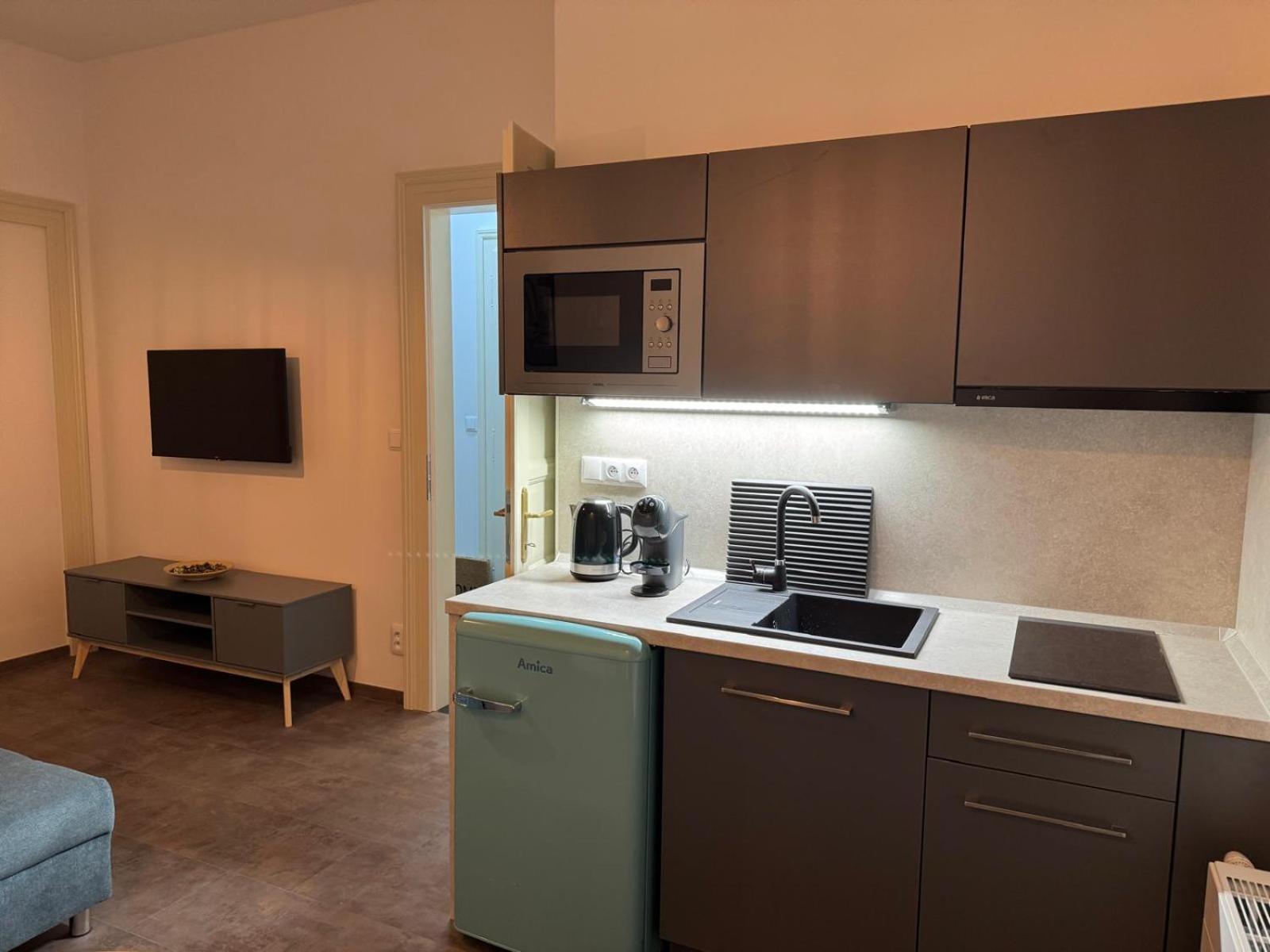 Pearl Bee Deluxe Suites Plzen Bagian luar foto