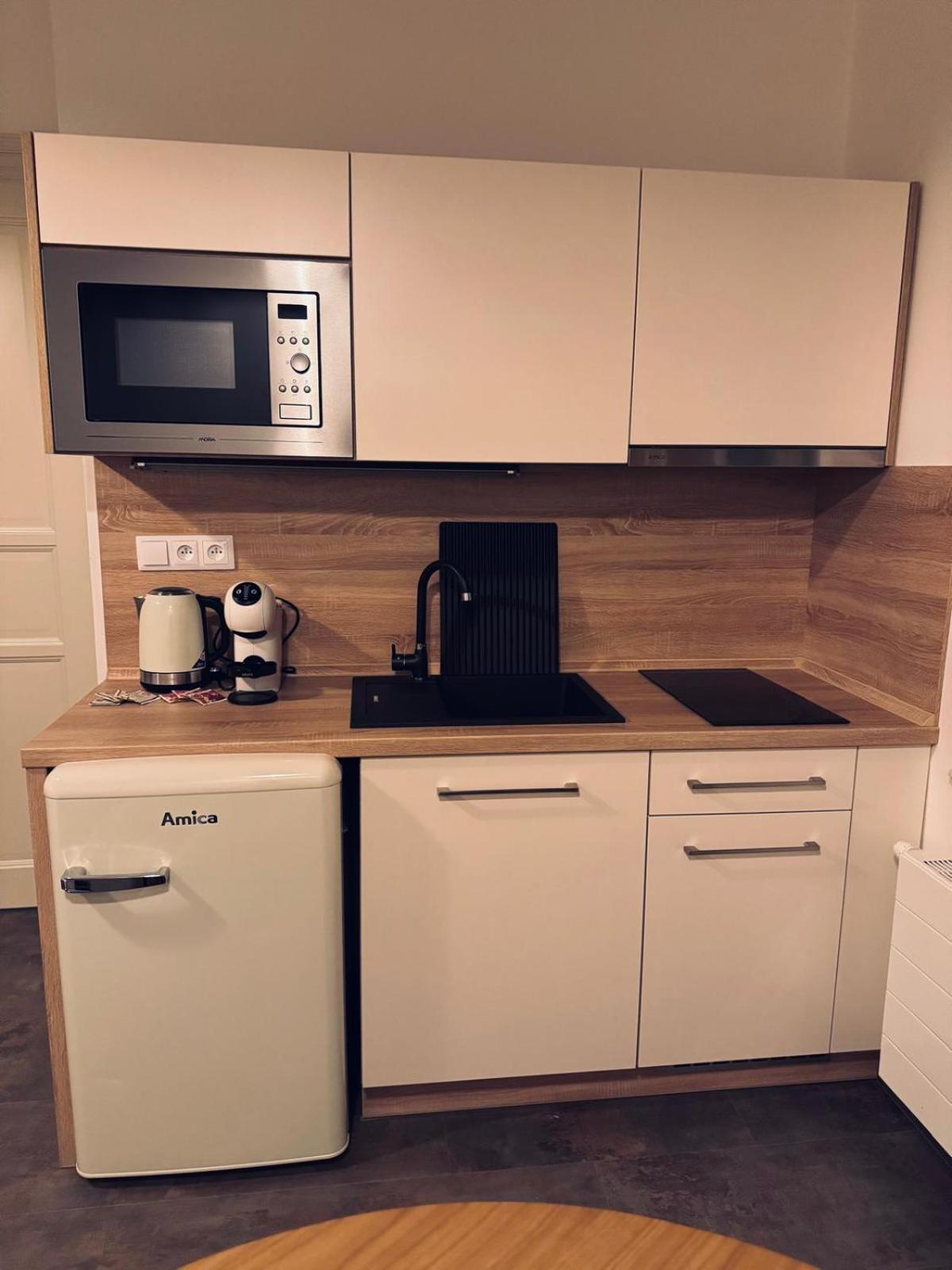 Pearl Bee Deluxe Suites Plzen Bagian luar foto