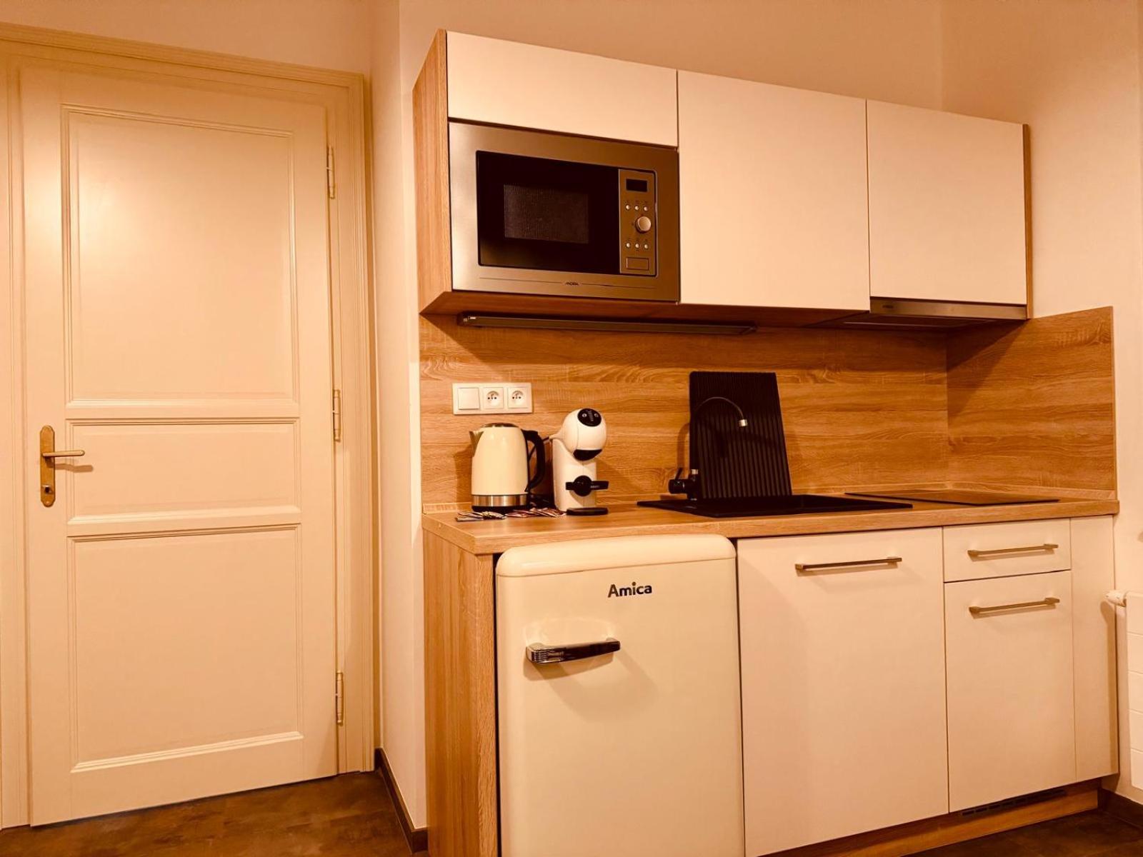 Pearl Bee Deluxe Suites Plzen Bagian luar foto