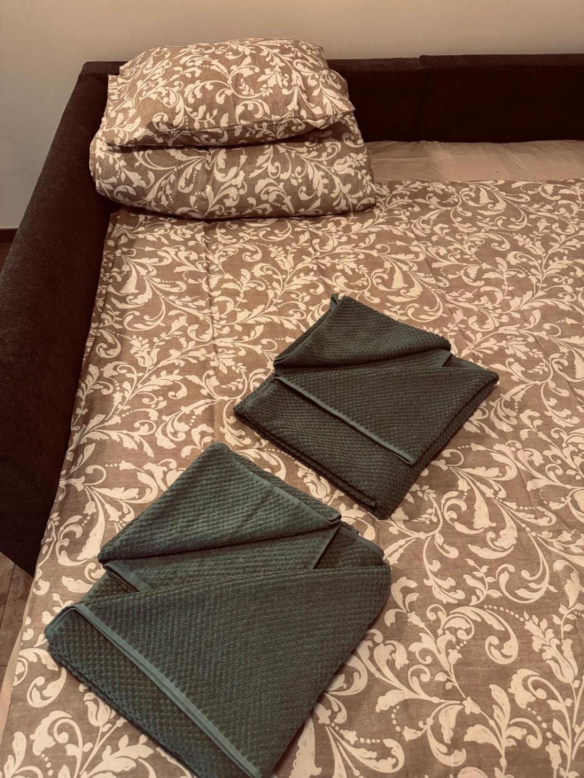 Pearl Bee Deluxe Suites Plzen Bagian luar foto