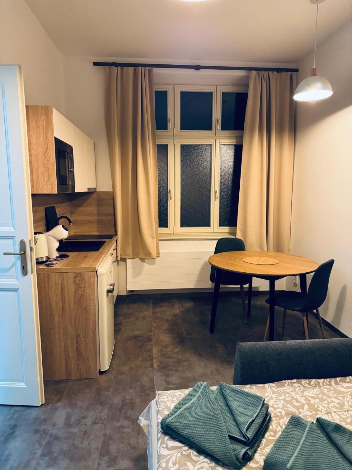 Pearl Bee Deluxe Suites Plzen Bagian luar foto