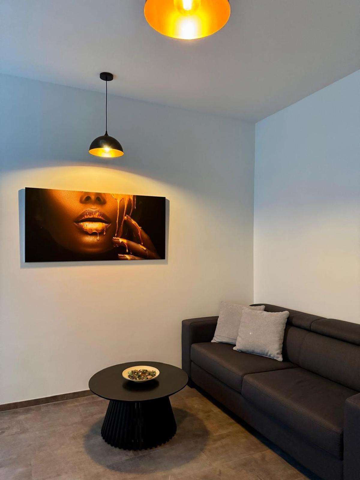 Pearl Bee Deluxe Suites Plzen Bagian luar foto