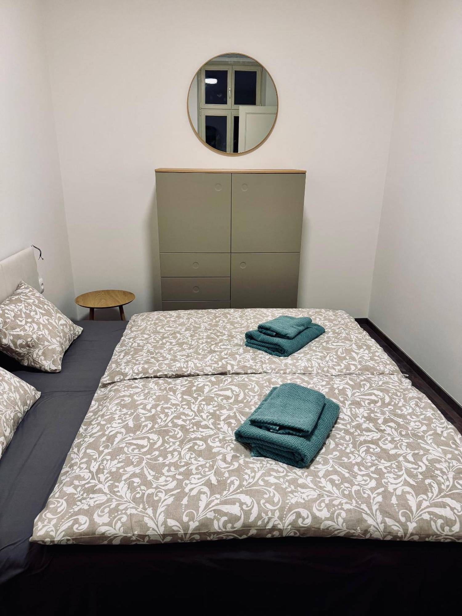 Pearl Bee Deluxe Suites Plzen Bagian luar foto