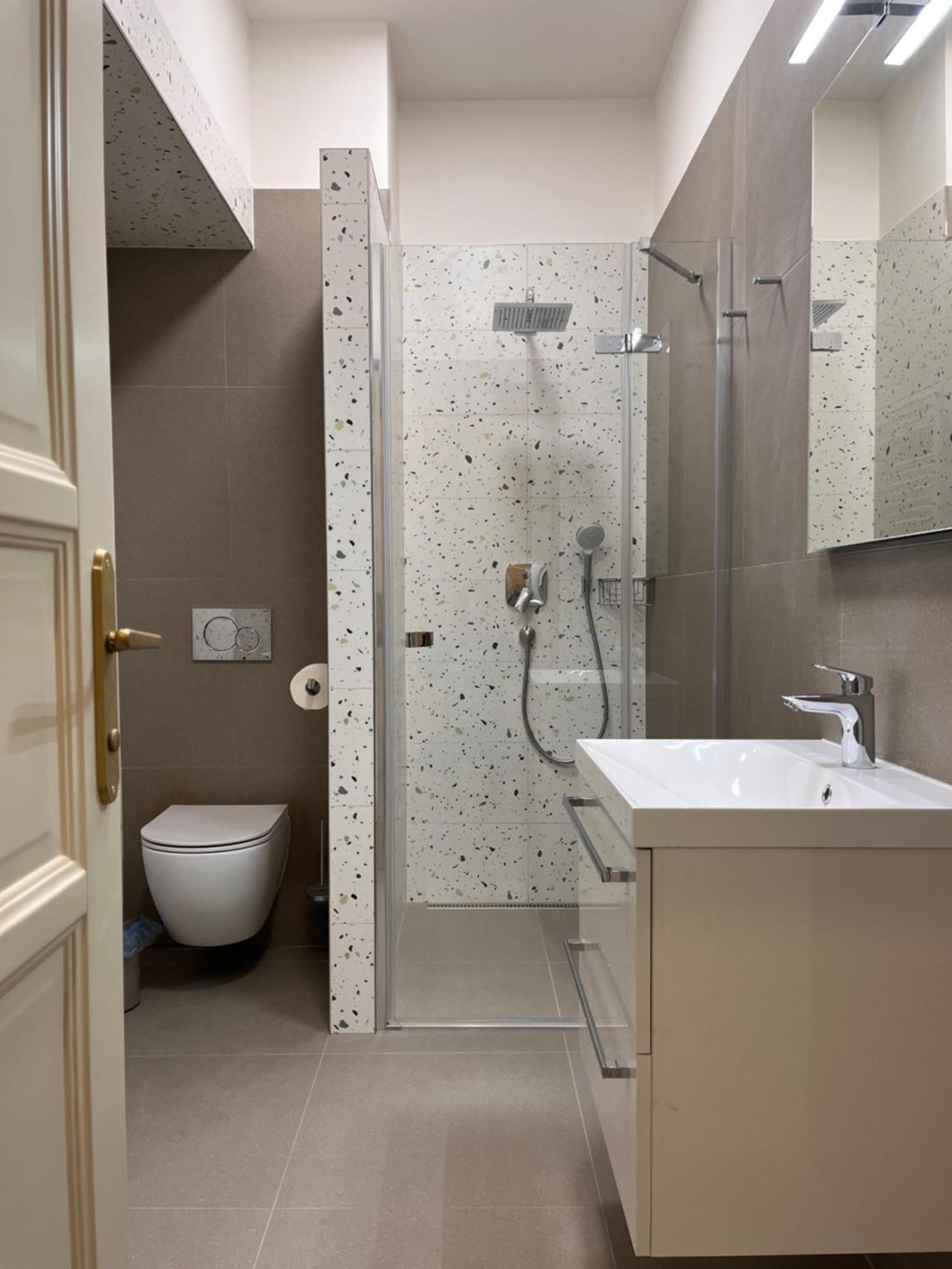 Pearl Bee Deluxe Suites Plzen Bagian luar foto