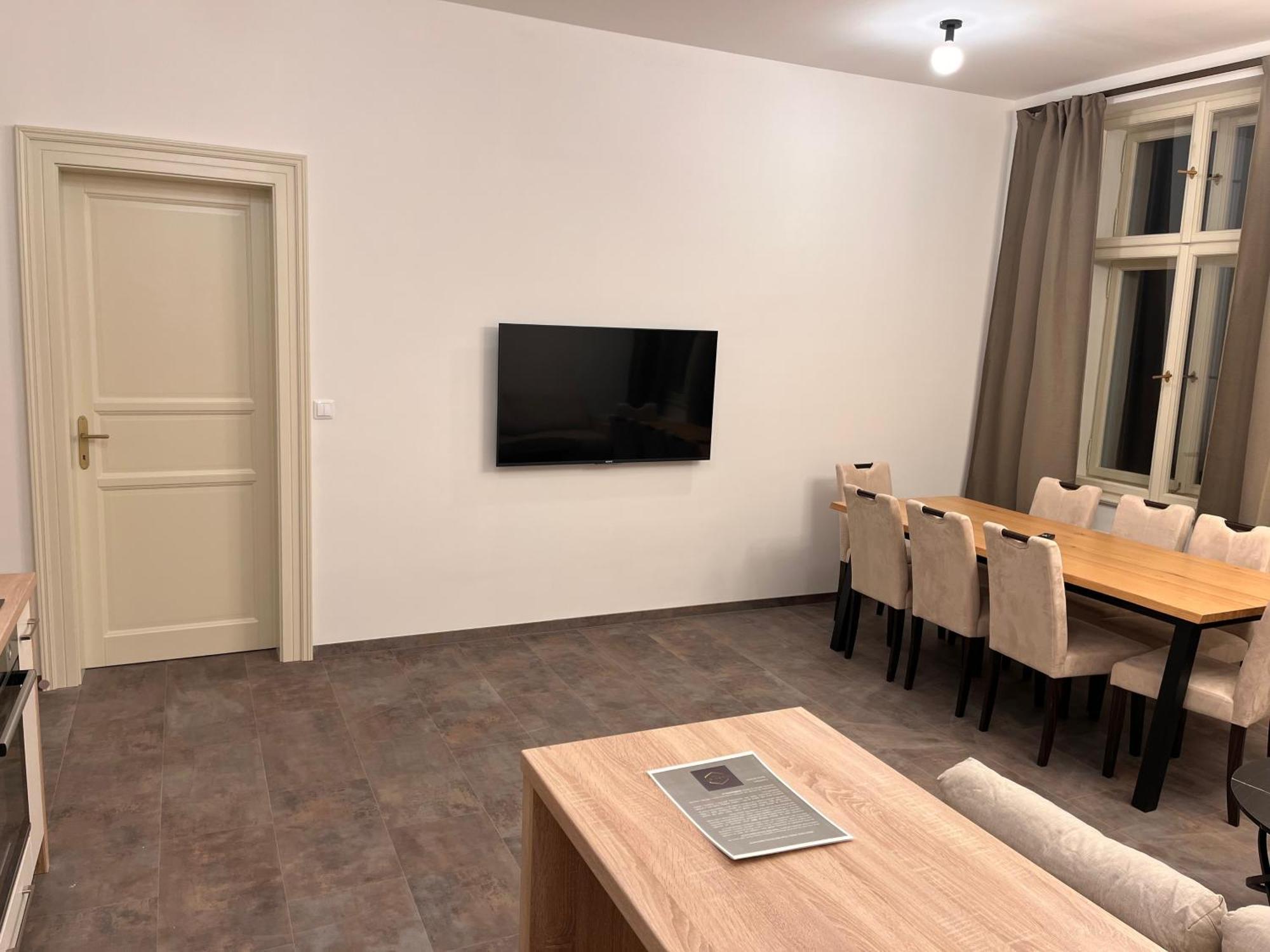 Pearl Bee Deluxe Suites Plzen Bagian luar foto