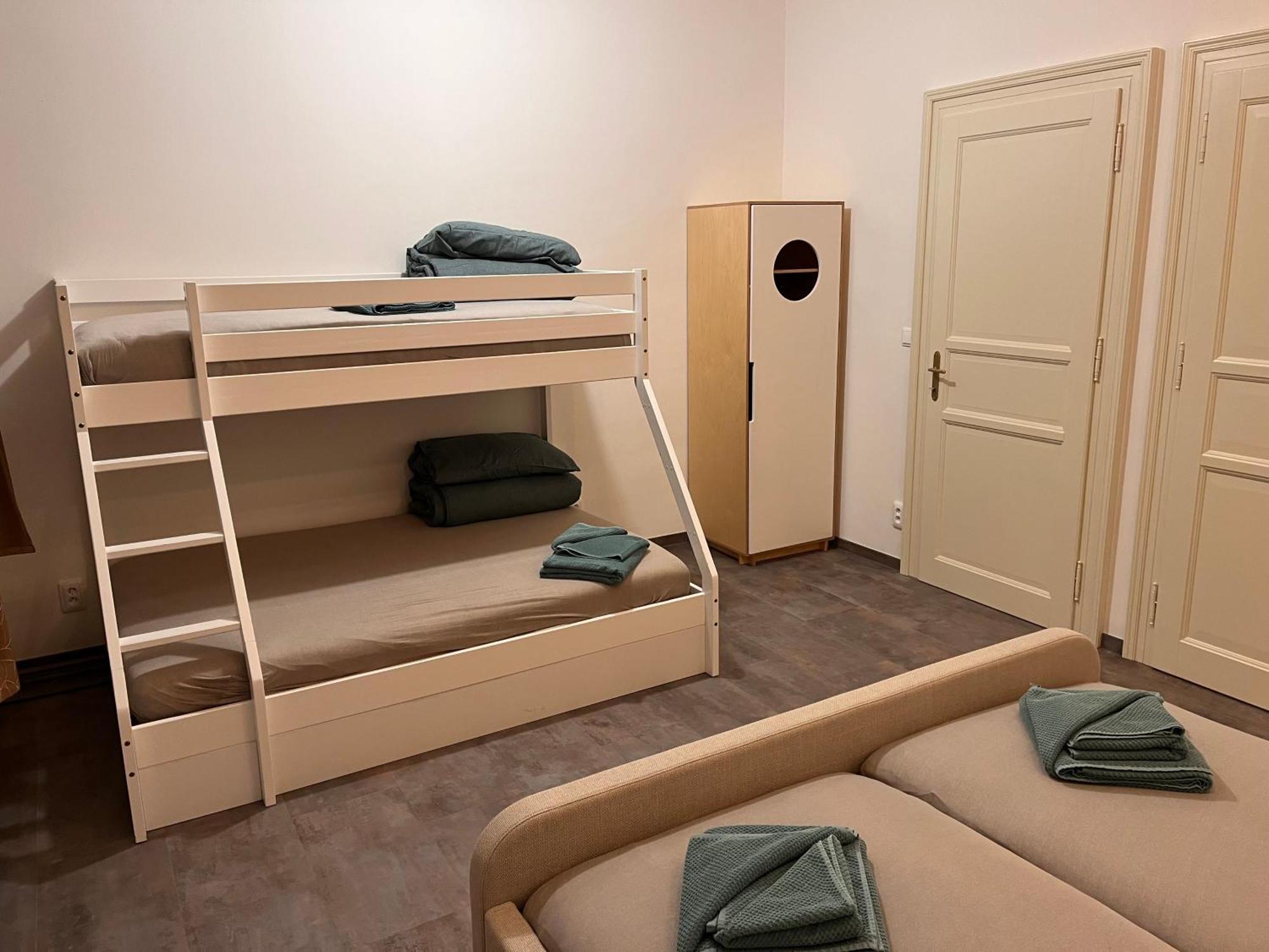 Pearl Bee Deluxe Suites Plzen Bagian luar foto